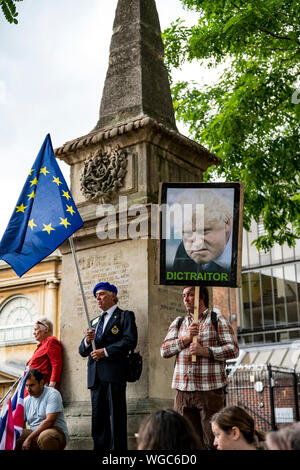 Le coup d'arrêt - Oxford centre commercial Westgate. Haut-parleurs Public protester contre la supension du parlement par PM conservateur Boris Johnson. Banque D'Images