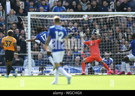 Liverpool, Royaume-Uni. 06Th Sep 2019. Alex Iwobi de Everton (17) marque son 2ème équipes objectif. Premier League, Everton v Wolverhampton Wanderers à Goodison Park à Liverpool le dimanche 1er septembre 2019. Ce droit ne peut être utilisé qu'à des fins rédactionnelles. Usage éditorial uniquement, licence requise pour un usage commercial. Aucune utilisation de pari, de jeux ou d'un seul club/ligue/dvd publications. Photos par Chris Stading/Andrew Orchard la photographie de sport/Alamy live news Crédit : Andrew Orchard la photographie de sport/Alamy Live News Banque D'Images