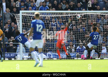 Liverpool, Royaume-Uni. 06Th Sep 2019. Alex Iwobi de Everton (17) marque son 2ème équipes objectif. Premier League, Everton v Wolverhampton Wanderers à Goodison Park à Liverpool le dimanche 1er septembre 2019. Ce droit ne peut être utilisé qu'à des fins rédactionnelles. Usage éditorial uniquement, licence requise pour un usage commercial. Aucune utilisation de pari, de jeux ou d'un seul club/ligue/dvd publications. Photos par Chris Stading/Andrew Orchard la photographie de sport/Alamy live news Crédit : Andrew Orchard la photographie de sport/Alamy Live News Banque D'Images