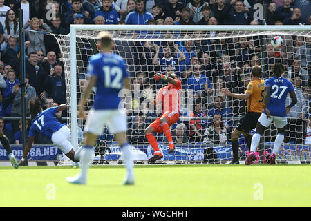Liverpool, Royaume-Uni. 06Th Sep 2019. Alex Iwobi de Everton (17) marque son 2ème équipes objectif. Premier League, Everton v Wolverhampton Wanderers à Goodison Park à Liverpool le dimanche 1er septembre 2019. Ce droit ne peut être utilisé qu'à des fins rédactionnelles. Usage éditorial uniquement, licence requise pour un usage commercial. Aucune utilisation de pari, de jeux ou d'un seul club/ligue/dvd publications. Photos par Chris Stading/Andrew Orchard la photographie de sport/Alamy live news Crédit : Andrew Orchard la photographie de sport/Alamy Live News Banque D'Images