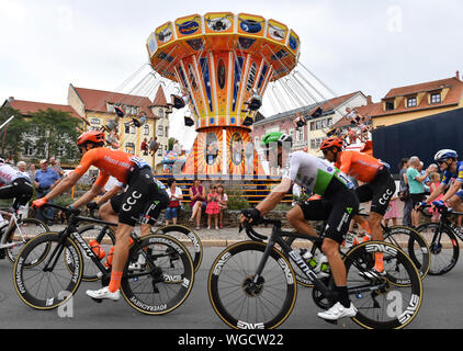 Erfurt, Allemagne. 06Th Sep 2019. Cyclisme : l'UCI Europaserie - Tour de l'Allemagne, l'étape 4, Eisenach - Erfurt (159, 50 km). Les principaux passages de champ d'un carrousel de la chaîne. Crédit : Bernd Thissen/dpa/Alamy Live News Banque D'Images