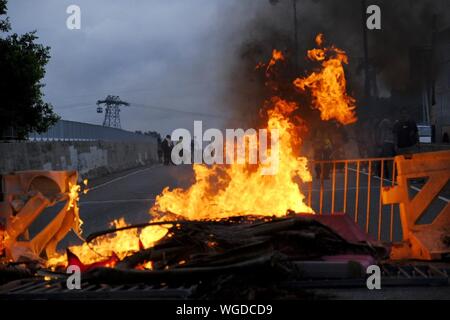 Hong Kong, Chine. Du 1er septembre 2019. Les émeutiers ont mis le feu à Tung Chung et commettre des actes destructeurs largement à l'intérieur de la gare ferroviaire de Tung Chung dans le sud de la Chine, Hong Kong, le 1 septembre, 2019. Source : Xinhua/Alamy Live News Banque D'Images