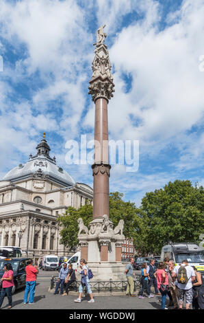 La Crimée et rébellion indienne memorial, AKA Scholars War Memorial, une colonne conçue par Sir George Gilbert Scott. L'Abbaye de Westminster, Westminster, London UK. Banque D'Images