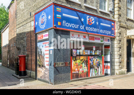 La saveur de l'Europe orientale, d'Europe de supérette à King's Lynn High Street. Banque D'Images