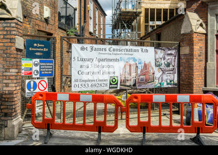 Inscrivez-vous publicité conversion d'un xixe siècle classé Grade II banque d'épargne à fournir de nouveaux appartements ou studios à Kings Lynn, Norfolk Banque D'Images