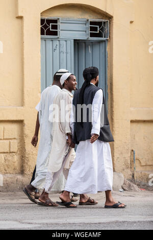 DIRE DAWA, Ethiopie-AVRIL 16, 2015 Somalie : les hommes non identifiés dans la rue de Dire Dawa, en Ethiopie, près de la frontière somalienne Banque D'Images