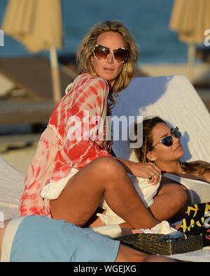 MIAMI BEACH, FL - Décembre 06 : Lady Victoria Hervey est observé sur Miami Beach le 6 décembre 2013 à Miami Beach, Floride. People : Lady Victoria Hervey Credit : tempêtes Media Group/Alamy Live News Banque D'Images