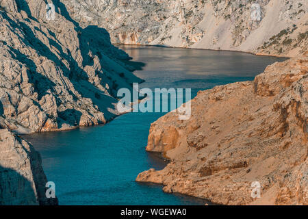 Dans le canyon de la rivière Zrmanja montagnes Velebit en Dalmatie, Croatie Banque D'Images