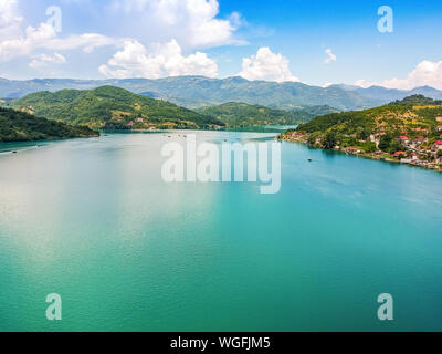 Lac Jablanicko en Bosnie et Herzégovine près de village Ostrozac Banque D'Images