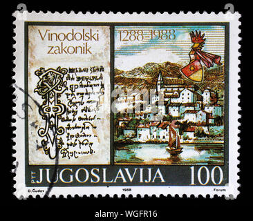 Timbre émis en Yougoslavie montre Vinodol Codex droit, vers 1988. Banque D'Images