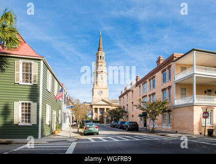 Rues historiques et l'église St Philips à Charleston, Caroline du Sud Banque D'Images