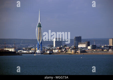 Unis Tour Spinnaker d'un navire de croisière dans le Solent, Portsmouth, Hampshire, England, UK. Banque D'Images