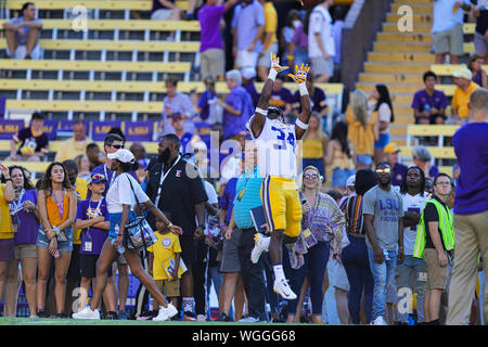 31 août 2019 : LSU Tigers Lloyd Cole évoluait (34) se réchauffe avant le match contre la Géorgie du Sud de l'Eagles le 31 août 2019 au Tiger Stadium, à Baton Rouge, LA. Stephen Lew/CSM Banque D'Images