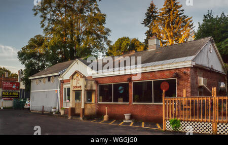 Syracuse, New York, USA. Le 31 août 2019. Dorian's Pizza et Deli dans le quartier Wescott de Syracuse, New York Banque D'Images