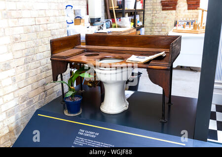 Penderie du siècle toilettes sur l'affichage que le musée de l'usine de Londres à l'histoire de la station de pompage Glosas Emilianenses, UK Banque D'Images