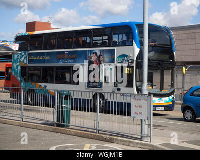 Bus à impériale Stagecoach garés à la gare routière Banque D'Images