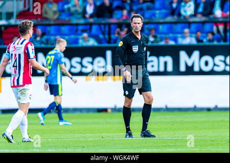 1 septembre 2019 Tilburg, pays-Bas football Néerlandais Eredivisie Willem II / Feyenoord 01-09-2019: Voetbal: Willem II / Feyenoord: Tilburg L-R Referee Bas Nijhuis Banque D'Images