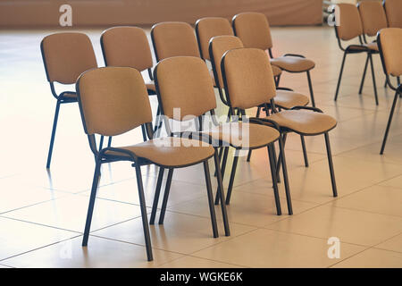 Rangées de chaises Banque D'Images