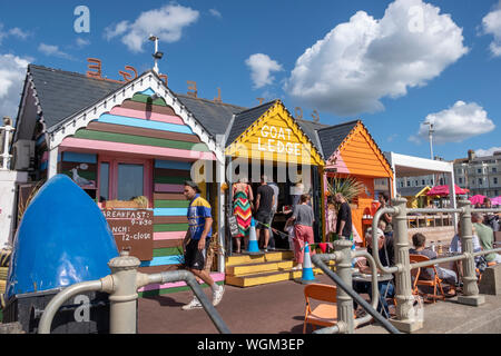 Seafront cafés à Goat Ledge, sur la promenade, St Leonards-on-Sea, East Sussex, Royaume-Uni, Hastings Banque D'Images