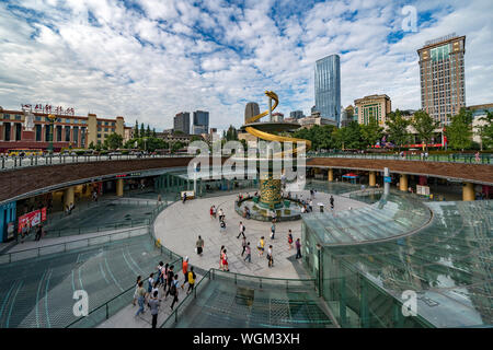 Tianfu Square, le symbole de Chengdu, est situé dans le centre-ville. Étant la plus grande place dans le sud-ouest de la Chine. Banque D'Images