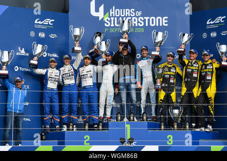 TOWCESTER, Royaume-Uni. 06Th Sep 2019. Cool Racing (centre) a triomphé en LMP2 FIA World Endurance Equipes trophée, Signatech Alpine ELF (à gauche) en deuxième et Racing Team Nederland (NLD) prendre la 3ème place lors de la course SundayÕs FIA World Endurance Championship avec 4 heures au circuit de Silverstone Silverstone le Dimanche, Septembre 01, 2019 en Angleterre, de TOWCESTER. Credit : Taka G Wu/Alamy Live News Banque D'Images