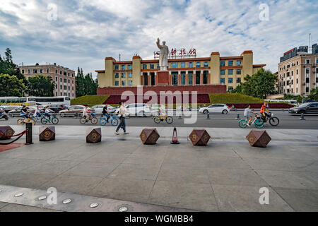 Tianfu Square, le symbole de Chengdu, est situé dans le centre-ville. Étant la plus grande place dans le sud-ouest de la Chine. Banque D'Images