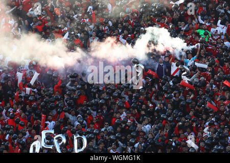 Buenos Aires, Argentine - 01 septembre 2019 : River Plate fans dans le début du match dans le stade Monumental de Buenos Aires, Argentine Banque D'Images