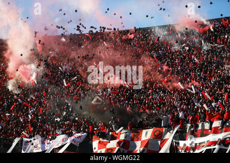 Buenos Aires, Argentine - 01 septembre 2019 : River Plate fans dans le début du match dans le stade Monumental de Buenos Aires, Argentine Banque D'Images