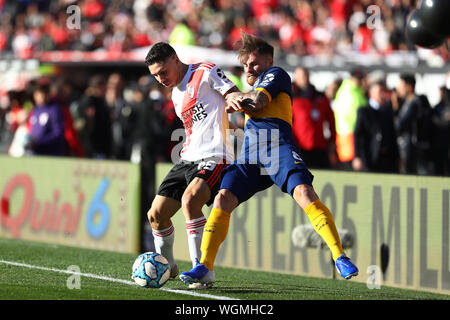 Buenos Aires, Argentine - 01 septembre 2019 : Alexis Macallister lutter contre la balle dans le stade Monumental de Buenos Aires, Argentine Banque D'Images