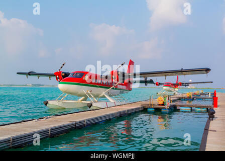 Un taxi aérien des Maldives à une jetée, Maldives island Banque D'Images