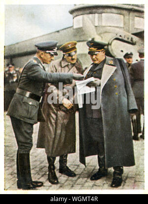 Luftwaffe, Hitler et Goering, 1936 carte cigarette du Führer et Reichsmarshall Herman Göring lors d'une démonstration de la Force aérienne allemande Banque D'Images