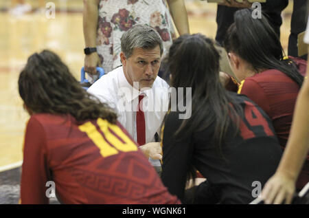 Austin, TX, USA. Du 1er septembre 2019. L'entraîneur-chef de l'USC Trojans BRENT CROUCH lors d'un match de volley-ball NCAA entre l'Université du Texas et l'Université de Californie du Sud à Gregory Gymnasium à Austin, Texas, le 1 septembre 2019. Crédit : Scott Coleman/ZUMA/Alamy Fil Live News Banque D'Images