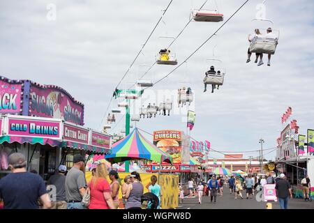 Un style de ride prend les personnes de plus et l'ensemble du parc des expositions de la Oregon State Fair à Salem, Oregon, USA. Banque D'Images