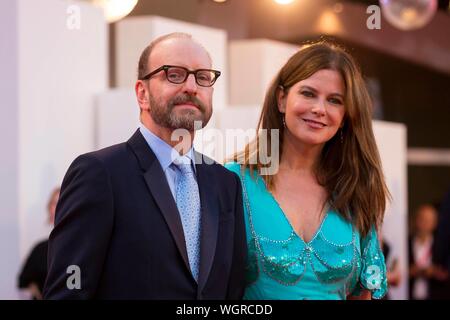 Venise, Italie. 1er sept 2019. Steven Soderbergh et Jules Asner assiste à la première de "La laverie" durant le 76e Festival du Film de Venise au Palazzo del Cinema sur le Lido de Venise, Italie, le 01 septembre 2019. | conditions dans le monde entier : dpa Crédit photo alliance/Alamy Live News Banque D'Images