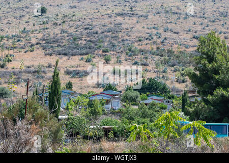 Himare, Albanie - Juillet 2019 : Vacation Cottages construit près de Porto Palermo Bay. Banque D'Images