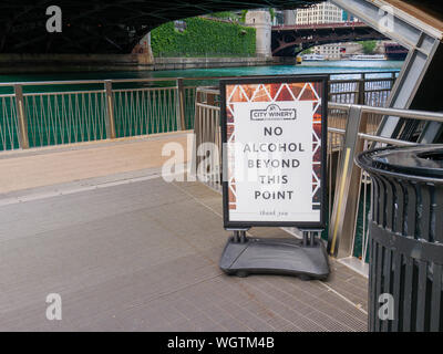 Pas d'alcool au-delà de ce point signe, Chicago Riverwalk. Banque D'Images