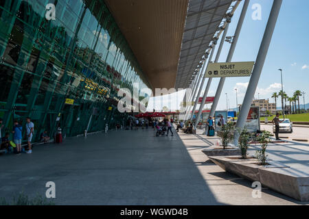 Tirana, Albanie - Juillet 2019 : l'Aéroport International de Tirana Nene Tereza. Banque D'Images