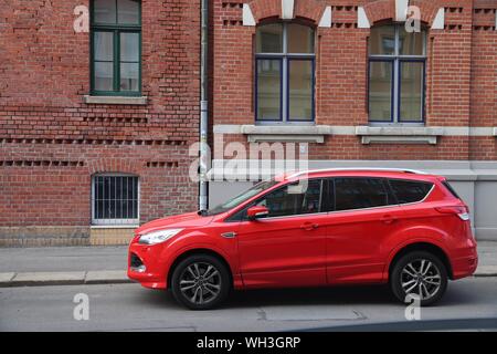 LEIPZIG, ALLEMAGNE - le 9 mai 2018 : Ford Kuga SUV voiture stationnée en Allemagne. Il y avait 45,8 millions de voitures immatriculés en Allemagne (à partir de 2017). Banque D'Images