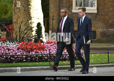 Président du Parti conservateur James abilement (gauche) à Downing Street à Londres. Banque D'Images