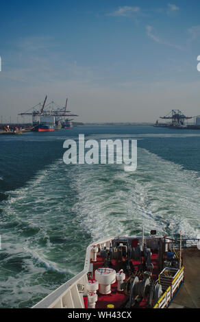 Ferry Dunkerque, vue depuis le bord. France Banque D'Images