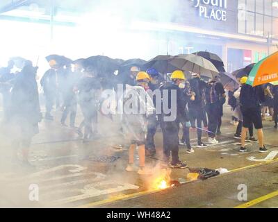 Hong Kong, Chine. Août 31, 2019. Des émeutes s'intensifie dans différents districts après la manifestation pacifique non autorisée. Ici les manifestants sont vus à Causeway. Banque D'Images