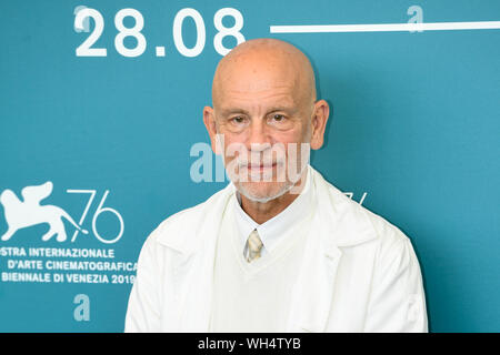 Venise, Italie. 06Th Sep 2019. John Malkovich assiste à un photocall pour la première mondiale du nouveau Pape durant le 76e Festival du Film de Venise au Palazzo del Cinema le 01 septembre 2019 à Venise, Italie. Credit : Roberto Ricciuti/éveil/Alamy Live News Banque D'Images