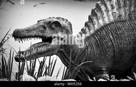 Un dinosaure dans le Jurassique Voyage Sentier au Birdland, Bourton-on-the-water, Cotswold Banque D'Images