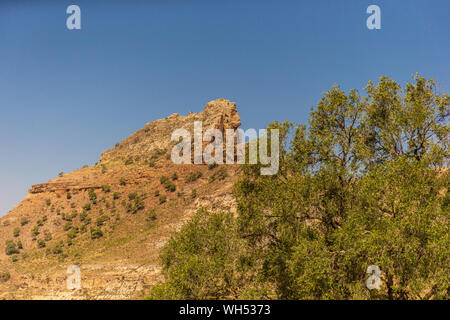 Paysage dans Gheralta avec un rocher qui ressemble à un lion Banque D'Images