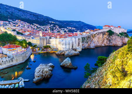 Dubrovnik, Croatie. Une vue panoramique de la ville fortifiée. Banque D'Images
