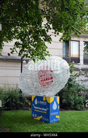 Gagnant du Concours des écoles sans plastique at St Botolph sans Bishopsgate, ville de Londres. Entrée gagnante de Keira cric de Teddington Secondary Sc Banque D'Images