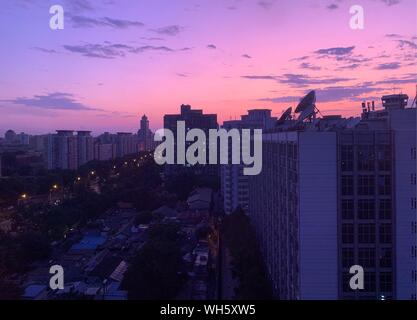 Beijing, Chine. Du 1er septembre 2019. La photo montre un paysage mobile coucher du soleil près de Xuanwumen à Beijing, capitale de Chine, le 1 septembre, 2019. Credit : Ding Xu/Xinhua/Alamy Live News Banque D'Images