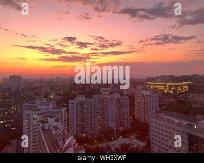 Beijing, Chine. Du 1er septembre 2019. La photo montre un paysage mobile coucher du soleil près de Xuanwumen à Beijing, capitale de Chine, le 1 septembre, 2019. Credit : Ding Xu/Xinhua/Alamy Live News Banque D'Images