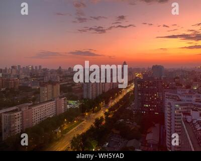 Beijing, Chine. Du 1er septembre 2019. La photo montre un paysage mobile coucher du soleil près de Xuanwumen à Beijing, capitale de Chine, le 1 septembre, 2019. Credit : Ding Xu/Xinhua/Alamy Live News Banque D'Images