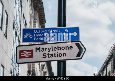 Londres, Royaume-Uni - 18 juillet 2019 : au Marylebone Station et les randonnées à vélo avec des distances d'attirer à Londres. Le vélo est un po Banque D'Images